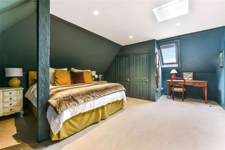 Exceptional Georgian townhouse arranged over five floors in the heart of Arundel - Photo 4