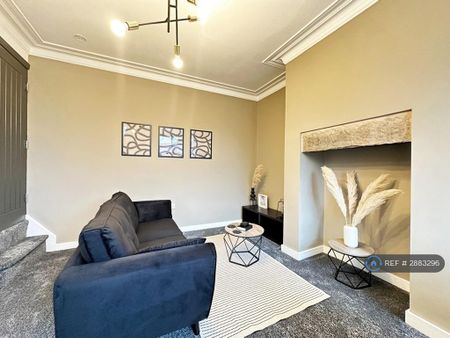2 bedroom terraced house to rent - Photo 2