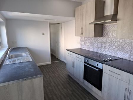 3 bedroom semi-detached house to rent - Photo 5