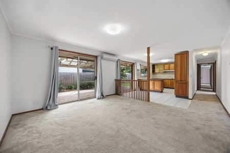 SPACIOUS FAMILY LIVING IN PRIME ALFREDTON - Photo 2