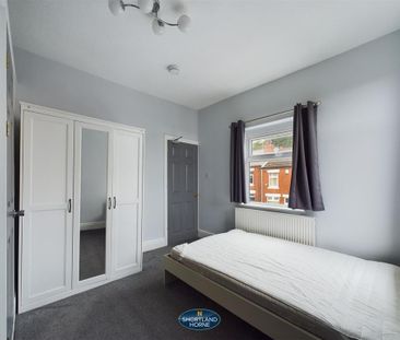 4 bedroom end of terrace house to rent - Photo 6