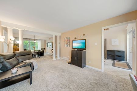 For Lease - 8017 Hampton Court, Niagara Falls, Ontario - Photo 2