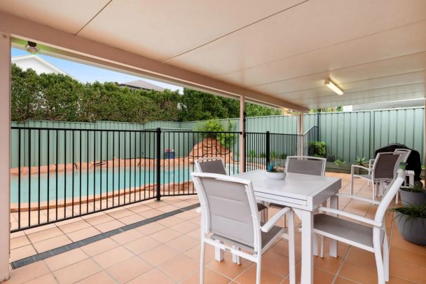All-Season Family Retreat with Heated Pool & Dual Living – Walk to CHAC, Shops & Transport - Photo 1