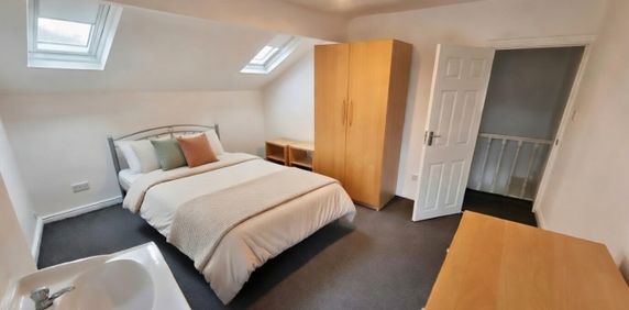 3 bedroom apartment to rent - Photo 2