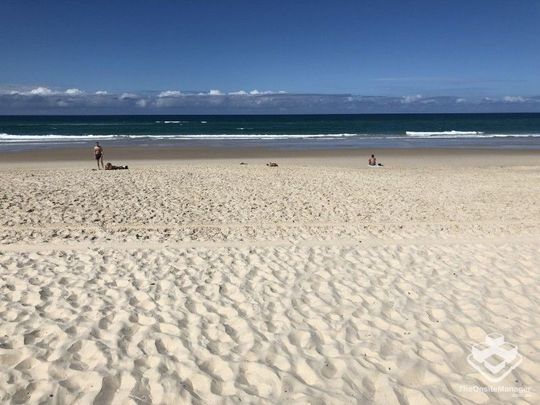 Modern 2 bedroom 2 bathroom unfurnished apartment in a beach complex in Burleigh Heads - Photo 1