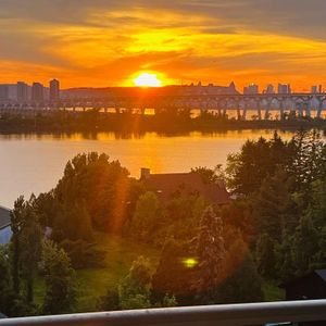 Lumineux 4 1/2 moderne tout inclus, vue imprenable sur le fleuve – Disponible immédiatement à Brossard - Photo 2