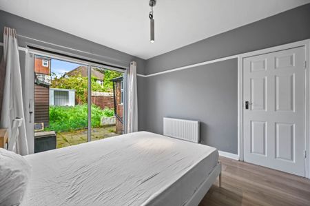 Price £783 pw - Available Now - Furnished - Photo 5