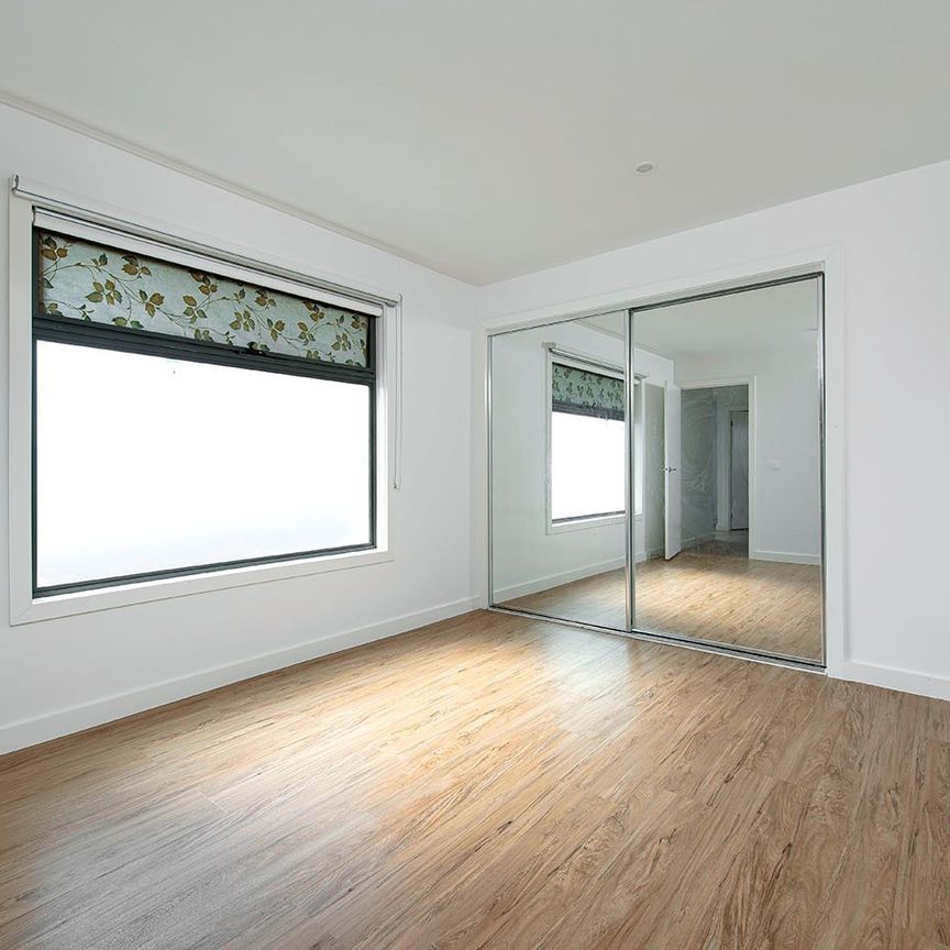 Modern 2 Bedroom Townhouse - Photo 1