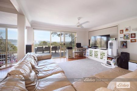 WATERFRONT HOME WITH BREATHTAKING VIEWS. - Photo 3