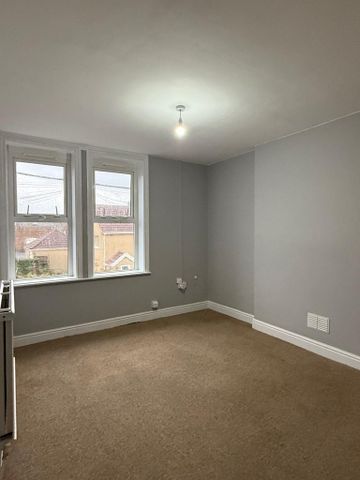 2 bedroom maisonette to rent - Photo 2