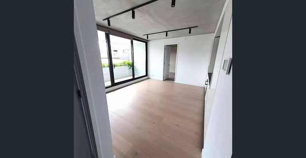 Sophisticated City-Edge Living in Alchemy, North Melbourne - Photo 1