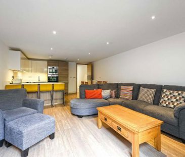 3 bedroom flat to rent - Photo 4