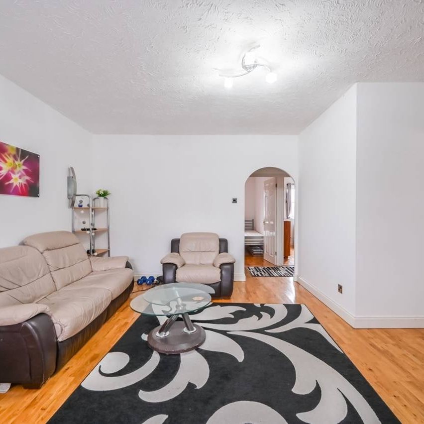 2 Bed Flat, Wheat Sheaf Close, E14 - Photo 1