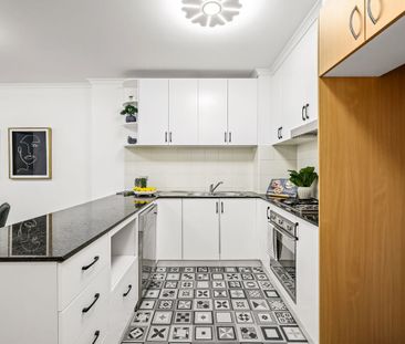 Immaculate One Bedroom Apartment - Photo 2