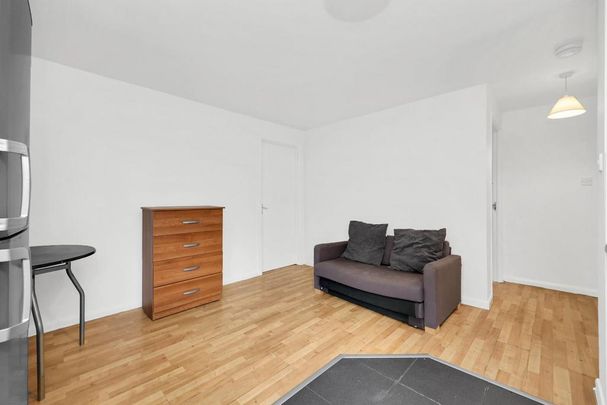 3 bedroom flat to rent - Photo 1