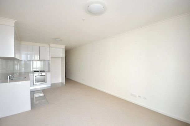 2107/63 Whiteman Street - Photo 1