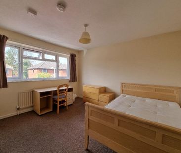 5 bedroom semi-detached house to rent - Photo 4