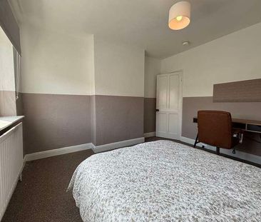 Bed // West End Student House // July, LN1 - Photo 6