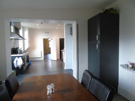 5 KELSO ROAD Leeds - LS2 9PR - Photo 2