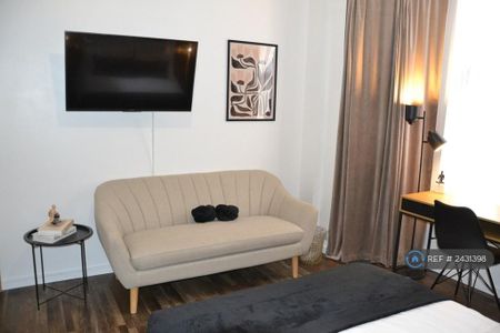 Studio to rent - Photo 2