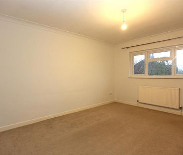 2 bedroom maisonette to rent - Photo 2