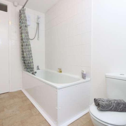 Heathfield Gardens, Stourbridge, DY8 - Photo 1