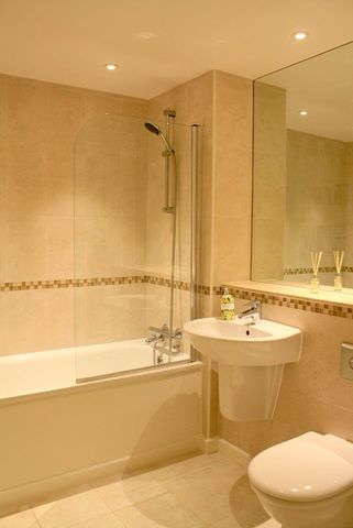 1 Bed Flat, Douglas Path, E14 - Photo 3