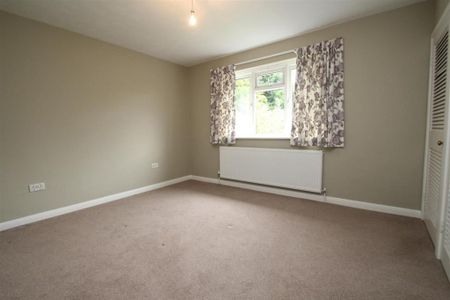 4 bedroom detached house to rent - Photo 5