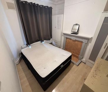Room in a Shared Flat, Mallet House, SW15 - Photo 1