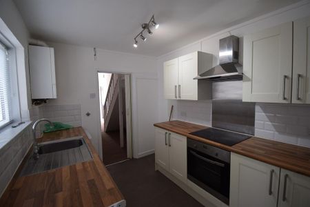 2 bedroom terraced house to rent - Photo 3