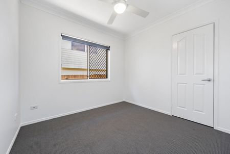 Coastal Comfort Awaits: Your Modern Haven in Woody Point - Photo 5