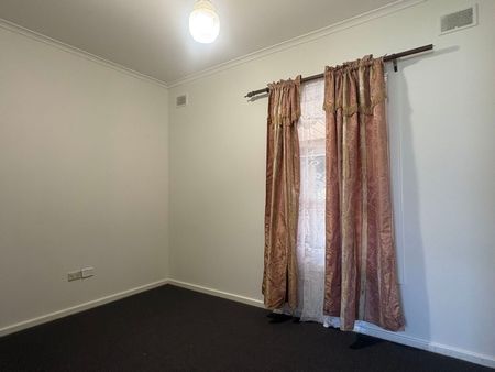 Spacious Family Home - Photo 2