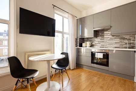 Goldhawk Road - Photo 3