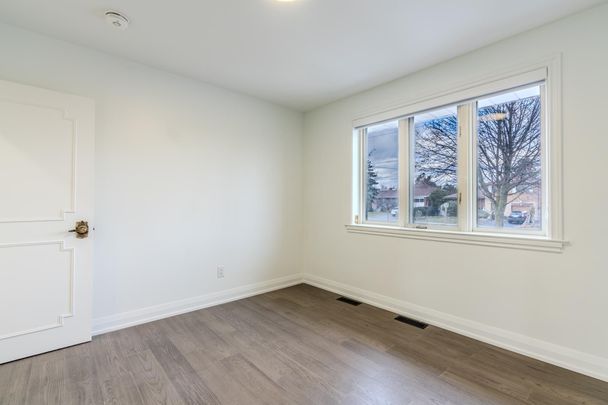 For Lease - 2218 Cliff Road, Mississauga, Ontario - Photo 1