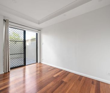 Refined townhouse living - Photo 6