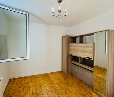 A LOUER APPARTEMENT 3 PIÈCES AVEC COURS INTERIEUR - BOURG SUR GIRON... - Photo 3