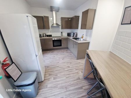 1 bedroom in a house share to rent - Photo 4