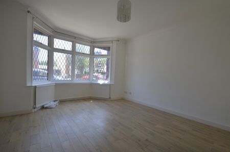 4 bedroom Detached house to rent - Photo 3