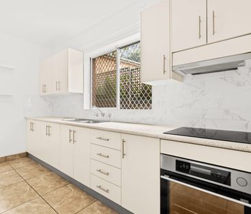 Large One Bedroom Unit With Own Separate Entrance - Photo 3