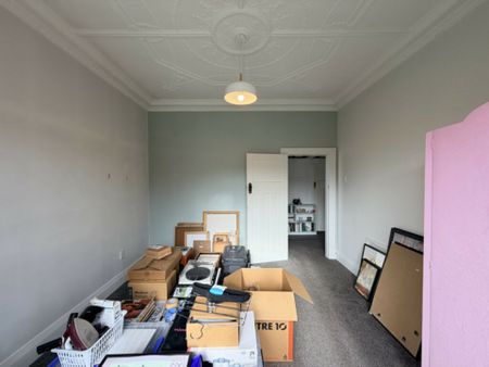 Where first impressions match the rest - A beautiful home - Photo 3