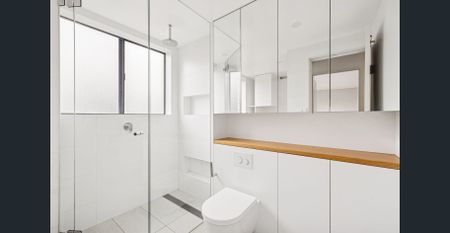 Renovated apartment in boutique block - Photo 4