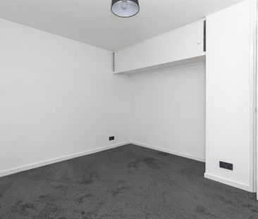 2 bedroom semi-detached house to rent - Photo 6