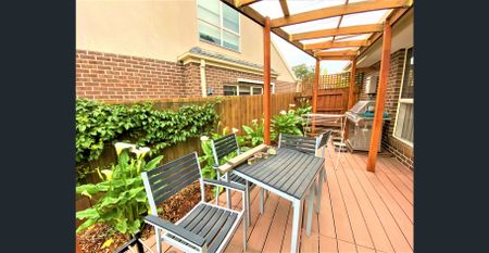 Fully Furnished Family Friendly and Spacious Modern House - Photo 2