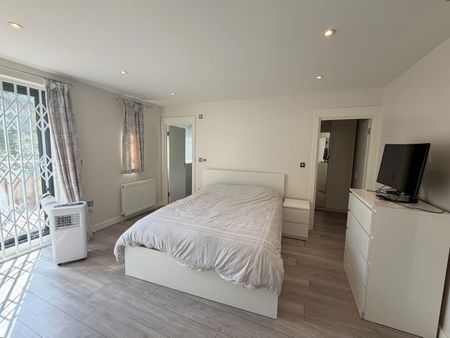Room in a Shared House, Mapesbury Road, NW2 - Photo 3