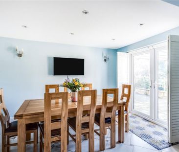 5 bedroom detached house to rent - Photo 2