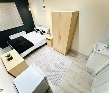 Room in a Shared Flat, Dunbar St, SE27 - Photo 1