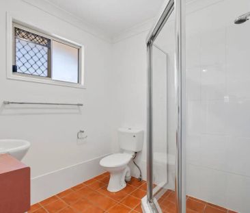 “Spacious Townhome in Quiet Complex | Courtyard + AC” - Photo 5