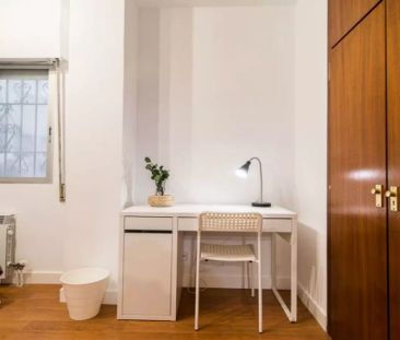 Rooms for rent in 6-bedroom apartment in Pacífico, Madrid - Foto 5