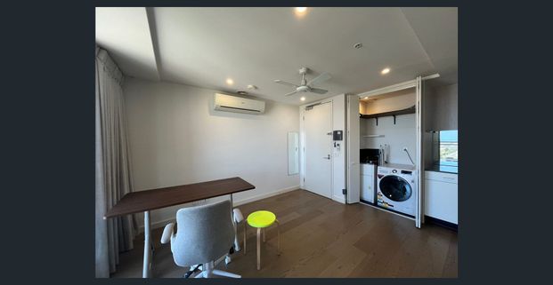 FULLY FURNISHED one bedroom apartment with carspace at The Icon St Kilda - Photo 1