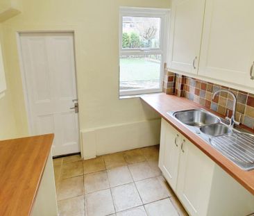 4 bedroom semi-detached house to rent - Photo 5